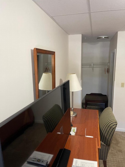 Colonial Motel - image 35