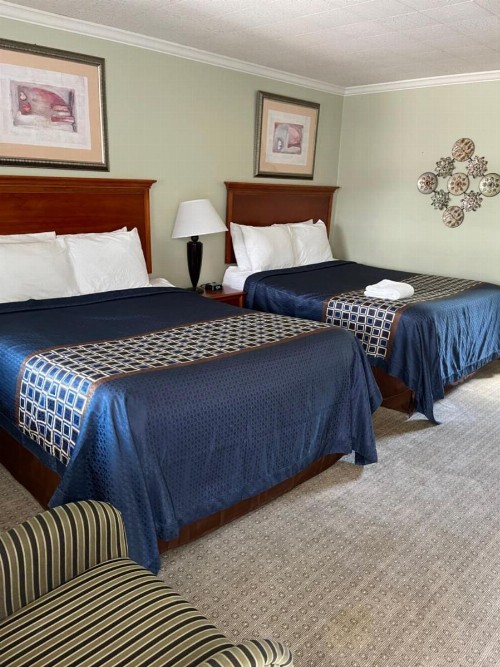 Colonial Motel - image 37
