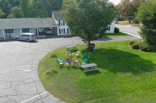 Colonial Motel - image 39