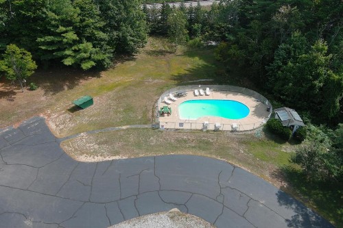 Colonial Motel - image 40