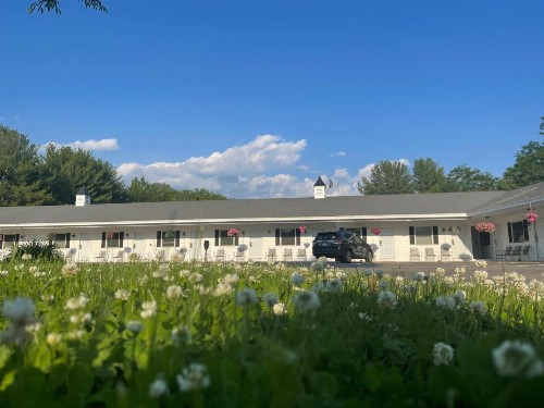Colonial Motel - image 42