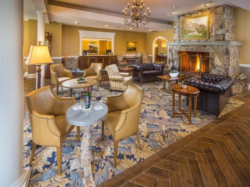 White Mountain Hotel and Resort - image 3