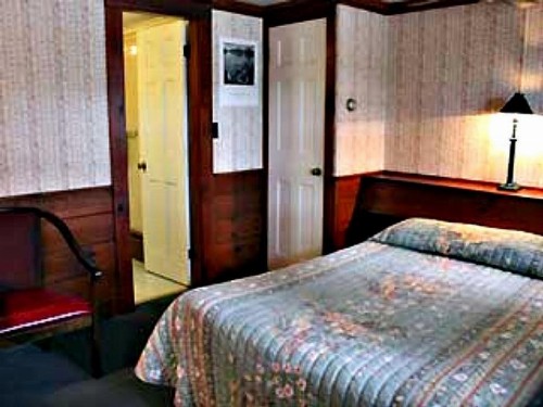 White Trellis Motel - image 11