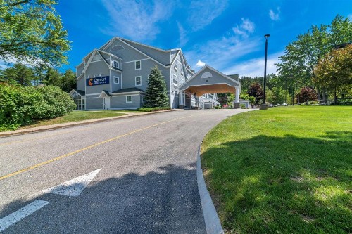 Comfort Inn & Suites - image 2