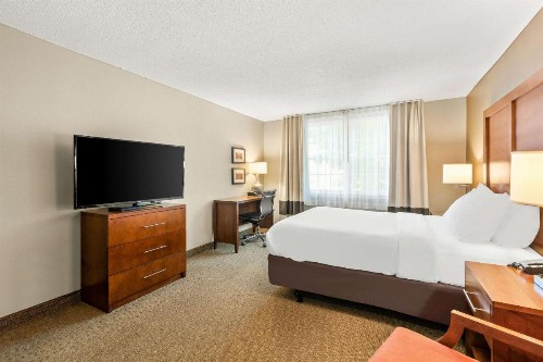 Comfort Inn & Suites - image 23