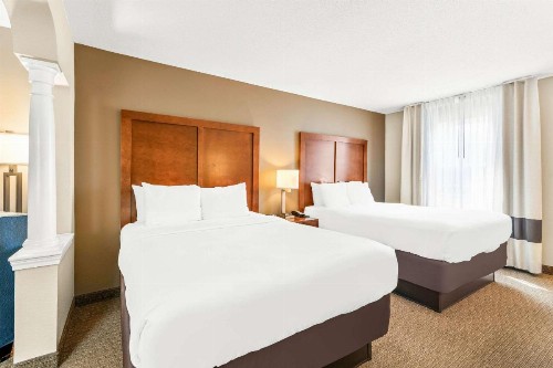 Comfort Inn & Suites - image 29