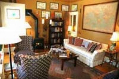 Red Elephant Inn Bed and Breakfast - image 11