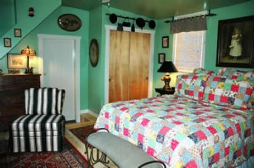 Red Elephant Inn Bed and Breakfast - image 12