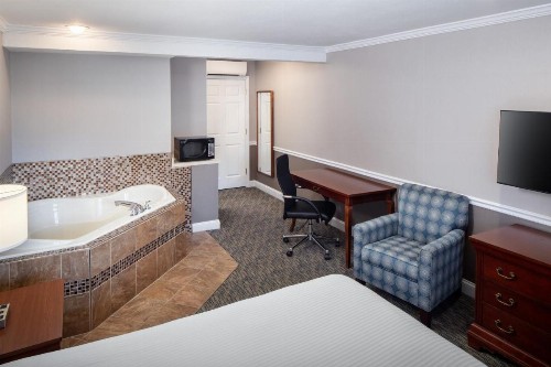 Golden Gables Inn - image 26