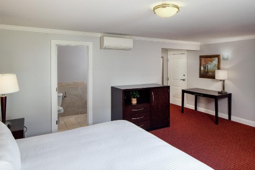 Golden Gables Inn - image 29