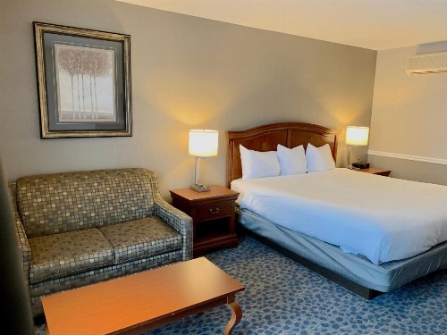 Golden Gables Inn - image 9
