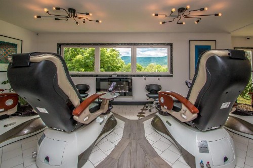 Adventure Suites - image 11