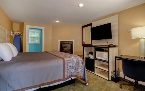 Yankee Clipper Inn - image 16
