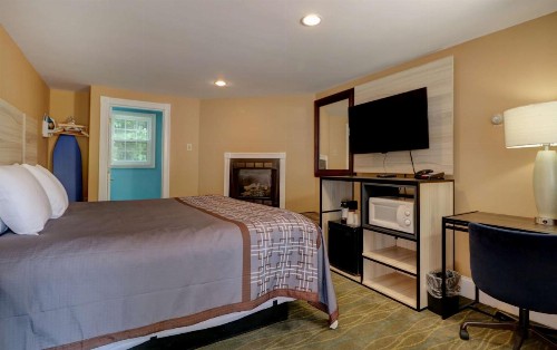 Yankee Clipper Inn - image 29
