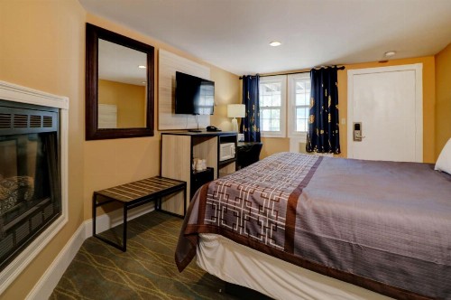 Yankee Clipper Inn - image 31