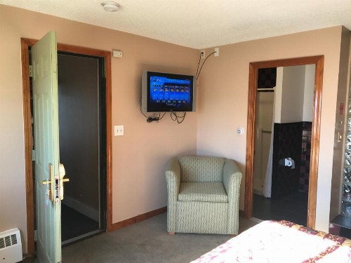 Capri Motel - image 12
