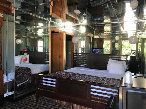 Capri Motel - image 19