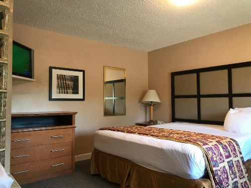 Capri Motel - image 23