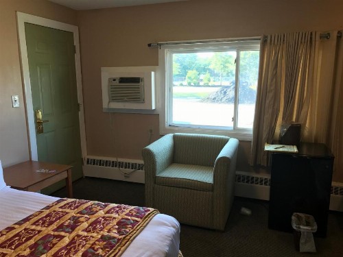 Capri Motel - image 39