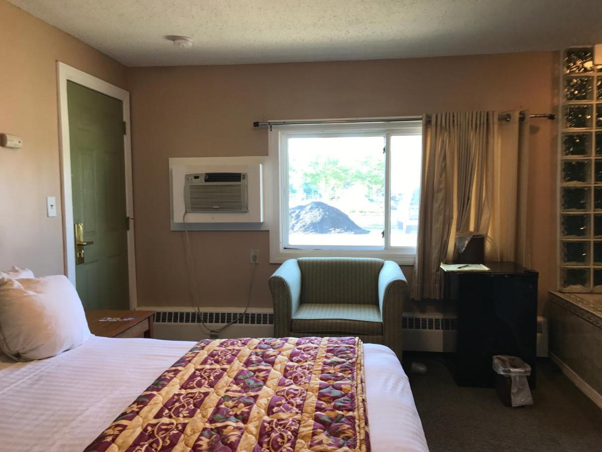 Capri Motel - image 6