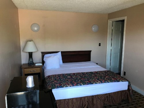 Capri Motel - image 8