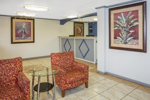 Travelodge by Wyndham Fort Myers North - image 14