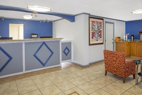 Travelodge by Wyndham Fort Myers North - image 15