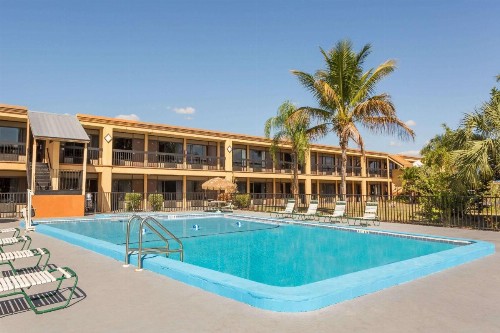 Travelodge by Wyndham Fort Myers North - image 27