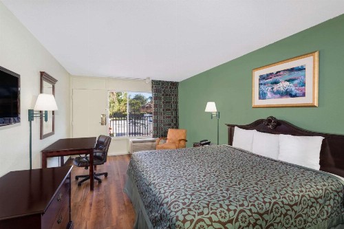 Travelodge by Wyndham Fort Myers North - image 29