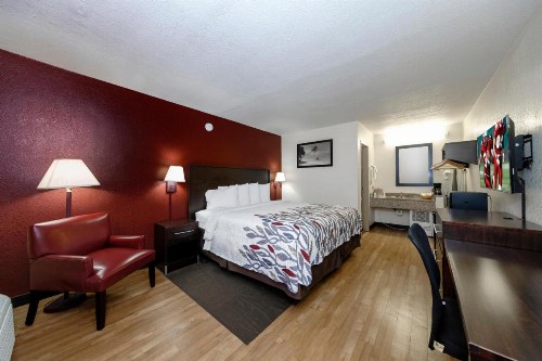 Red Roof Inn Ft. Myers - image 5