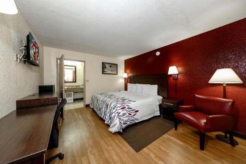 Red Roof Inn Ft. Myers - image 8