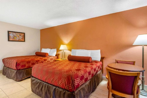 Econo Lodge North - image 10