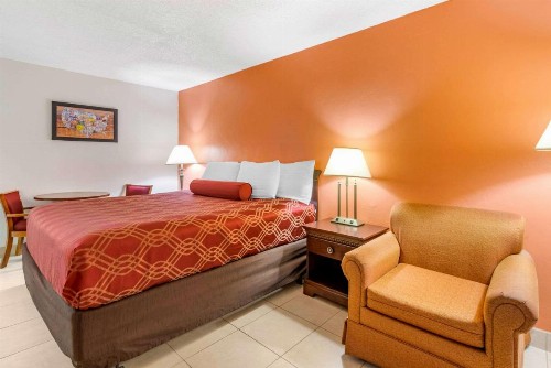 Econo Lodge North - image 15