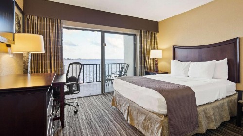 Best Western Fort Myers Waterfront - image 2