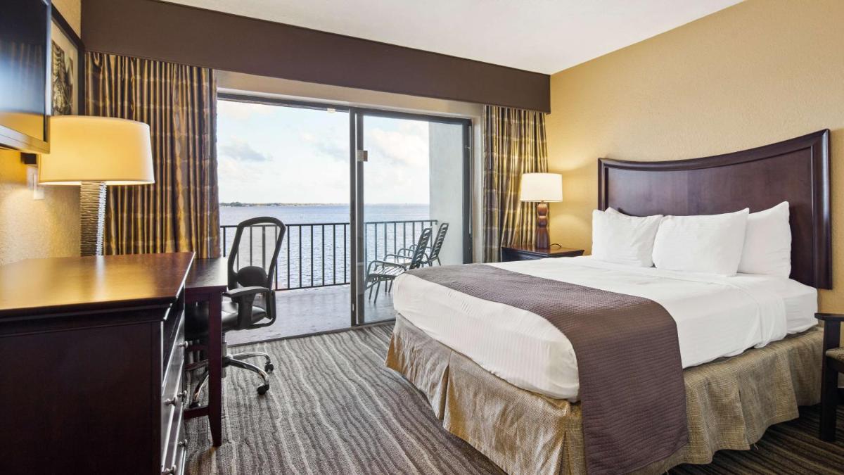 Best Western Fort Myers Waterfront - image 2