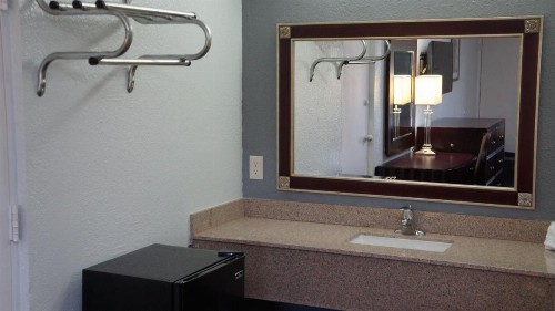 Riverview Inn - image 11