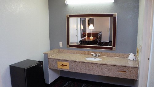 Riverview Inn - image 5