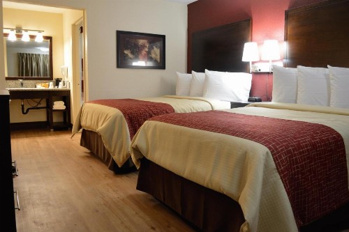 Red Roof Inn & Suites Sacramento North - image 2