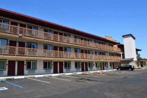 Red Roof Inn & Suites Sacramento North - image 6