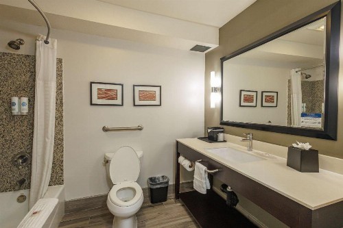 Comfort Inn & Suites Near Universal - North Hollywood – Burbank - image 19