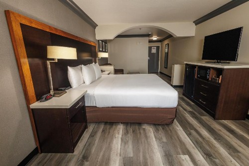 Comfort Inn & Suites Near Universal - North Hollywood – Burbank - image 21