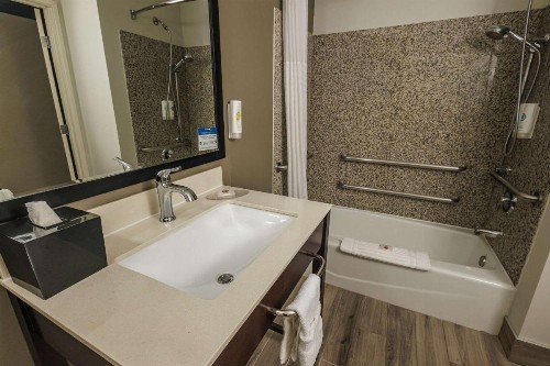 Comfort Inn & Suites Near Universal - North Hollywood – Burbank - image 29