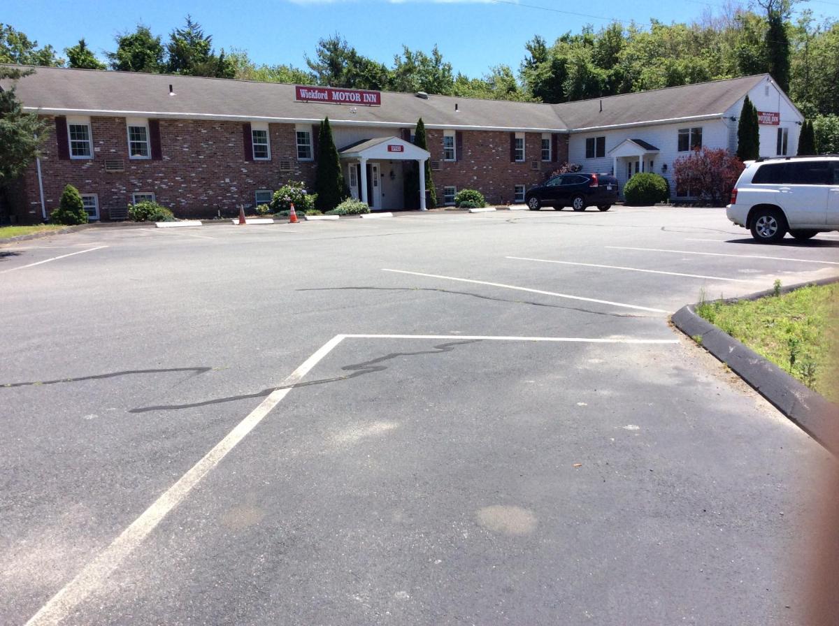 Wickford Motor Inn - main image
