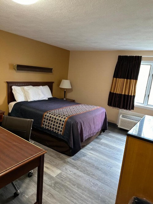 Wickford Motor Inn - image 10