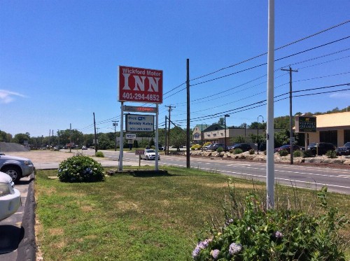 Wickford Motor Inn - image 2