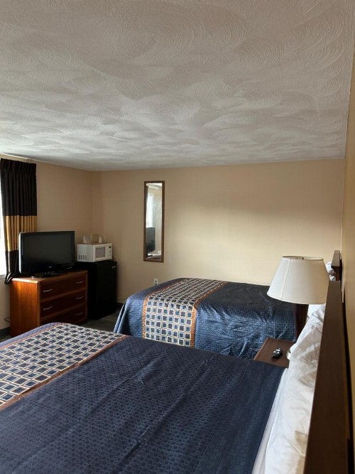 Wickford Motor Inn - image 3