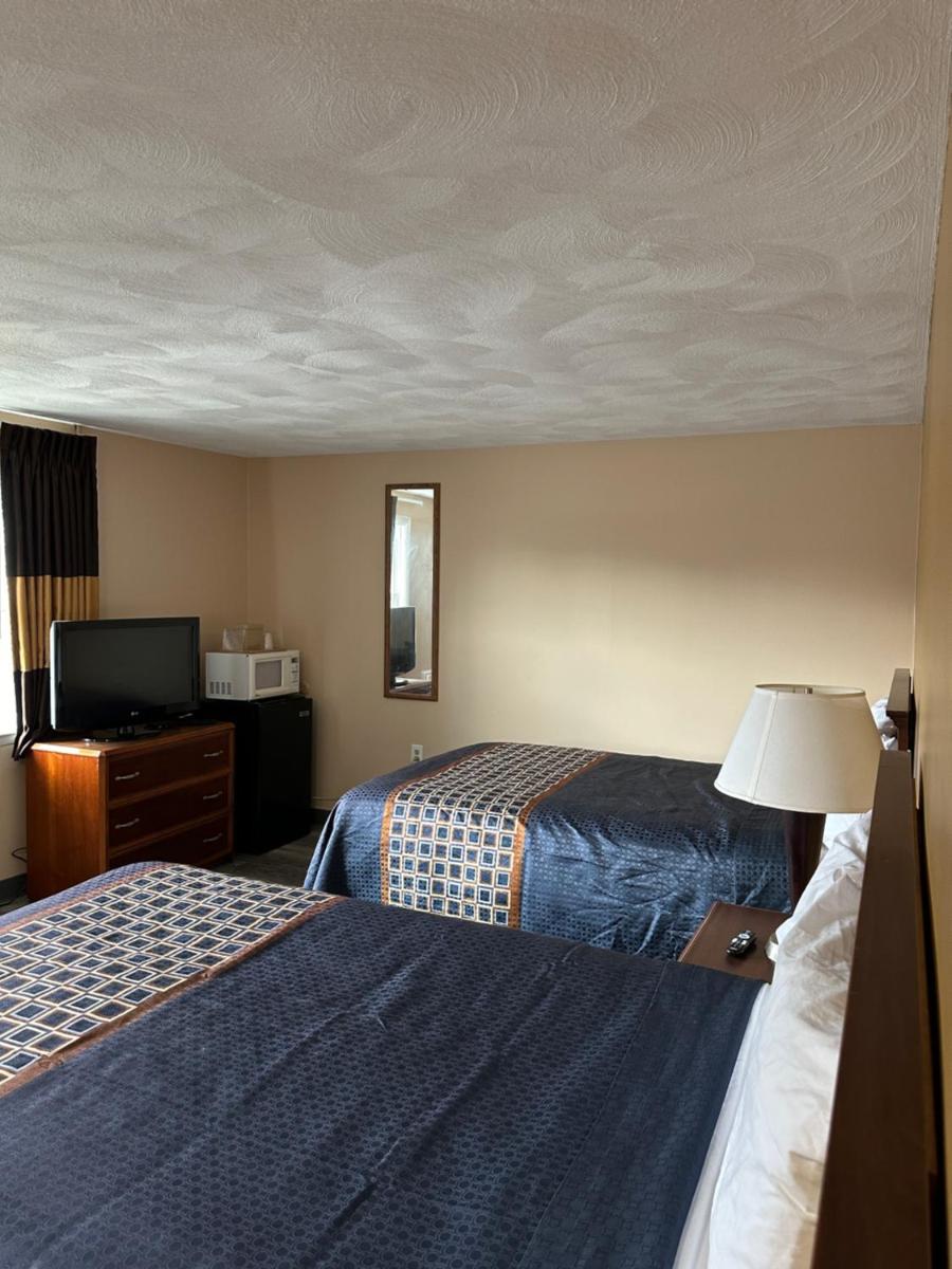 Wickford Motor Inn - image 3