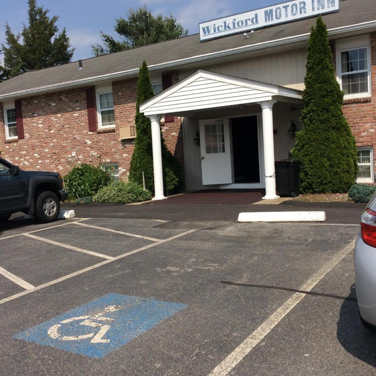 Wickford Motor Inn - image 5
