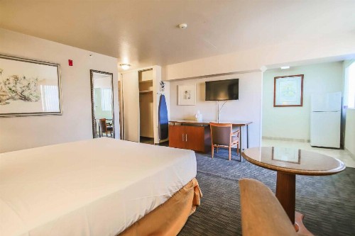 Sunrise Inn - image 39