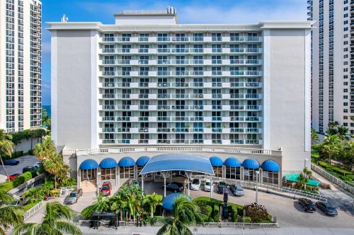 Ramada Plaza by Wyndham Marco Polo Beach Resort - image 2